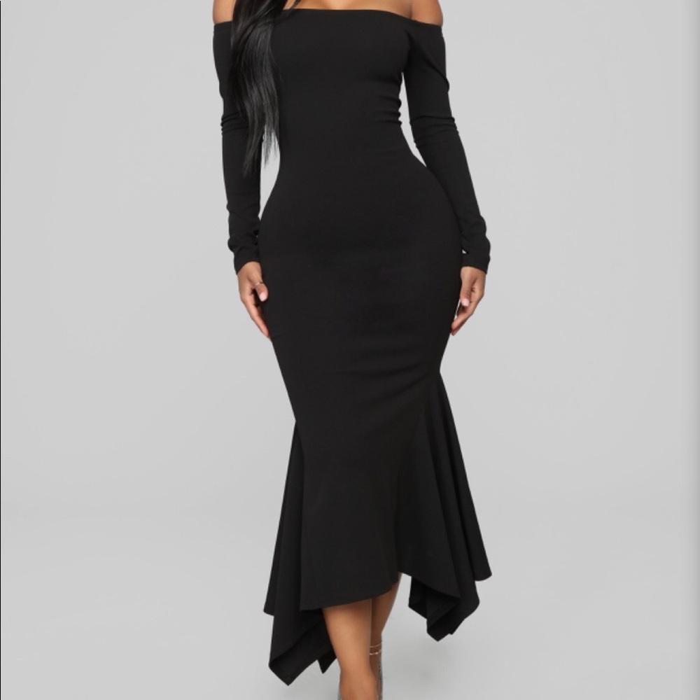 Black Fashion Nova Midi Dress!